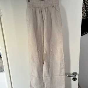 Linnebyxa  - Linnebyxa från H&M, ej använda, prislapp kvar (för långa för mig) 