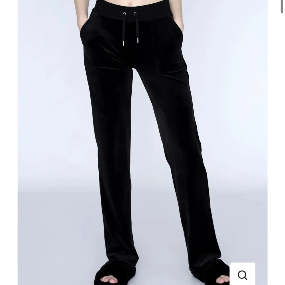 Säljer mina jätte fina juicy couture byxor då dom inte längre kommer till användning, använda fåtal gånger❣️. Jeans & Byxor.