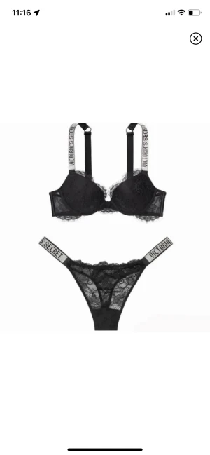 Bh & trosor  - Säljer detta super fina sett med bh och trosor💘så snygga detaljer med stenarna och spets💘 aldrig använt då storlekn är fel💘säljer det ej separat💘flera frågor svarar jag gärna på privat💘 53kr frakt💘