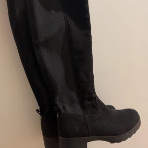 Boots - Svarta i storlek 39