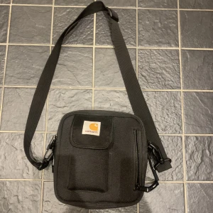 Carhartt väska  - En Carhartt väska som jag köpte grå high ligths har använts några gånger