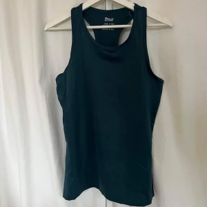 Träningslinne - Helt nytt och oanvänt träningslinne i grön/blå färg. I storlek M och prislapp kvar!