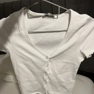 Vit croptop  - Vit croptop från NewYorker i fint skick. 
