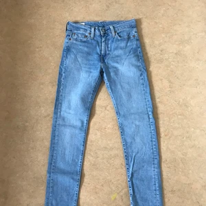 Levi’s 510 Skinny jeans - I princip som nya. Endast använda två ggr. Nypris 1099 kr