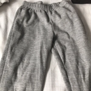 mjukisbyxor  - Säljer detta par mjukisbyxor. De är jättemysiga❤️