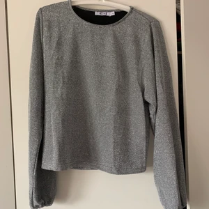 Fest blus - Säljer en blus från nakd,andvänder bara en gång storlek M
