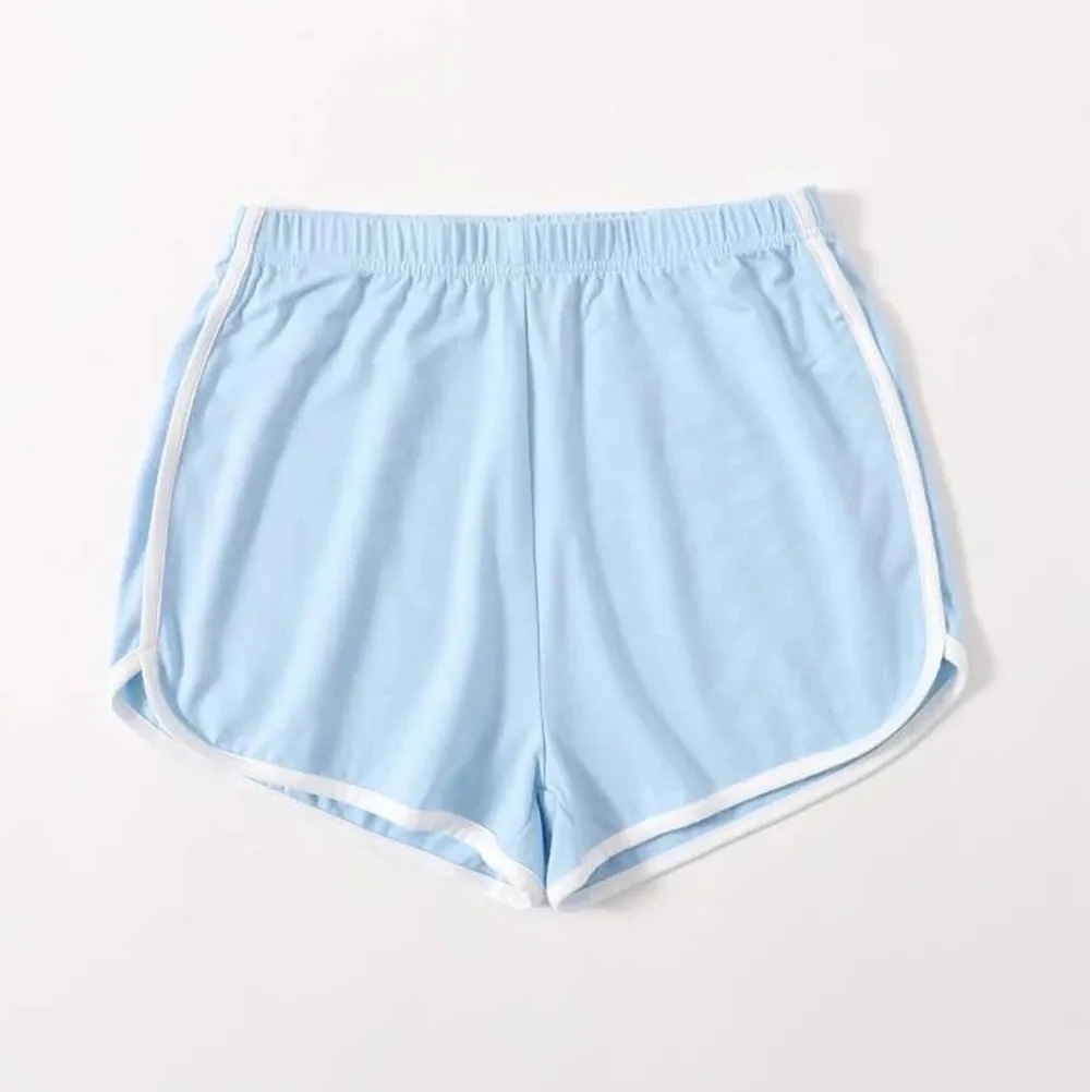 Ett par blåa mjukis shorts från h&m i storlek XS, köptes relativt nyligen men knappt blivit använda. . Shorts.