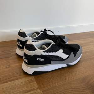 Diadora sneakers, nästintill oanvända.