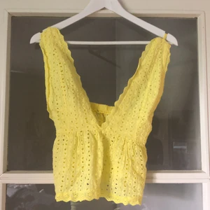 Gul urringad topp - Gul urringad topp. Köpt utomlands. 