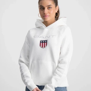 Ny skick gant hoodie - Använd ca 2 gånger men var förstor tror inte det finns något märke isåfall en liten prick eller två hör av er vid frågor du väljer sålklart leverans🥰