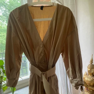 Klänning med midjeskärp - Klänning från Zara storlek XL