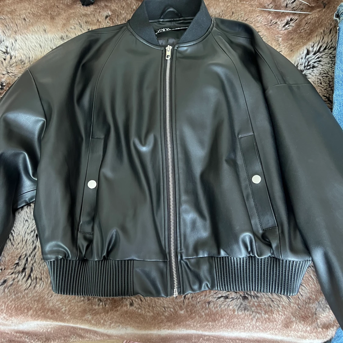 Svart bomber jacka i läder - 90