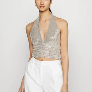 Glitter topp  - Super fin glitter topp som sitter jätte fint, tyvärr har den inte riktigt kommit till användning 💗