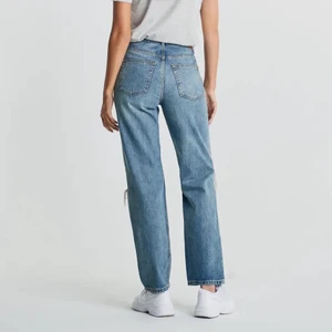 Gina tricot jeans - supersköna jeans från gina tricot i storlek 34! passar perfekt för mig som är 160cm :)