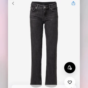 Weekday lowrise jeans - Arrow low straight jeans från weekday. I storlek 28/32 som är lite för långa för mig. 