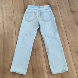 Ett par snygga jeans från weekday, skick 8/10 storlek 25 28, köpta för 600