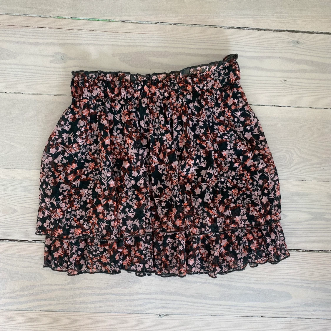 Blommig volangkjol  - 90