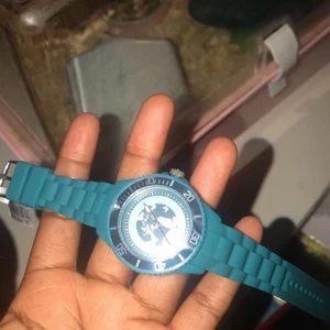 Klocka - Säljer min klocka rör at jag använder aldrig! Den