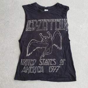 **SOLD**Led Zeppelin Band Tee