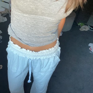 Linnebyxor  - Lägger ut igen då andra budgivningen avbröts!! Säljer mina as snygga linnebyxor i storlek S!!💕De är helt nya då jag beställde dubbla par och har inte användning för båda två, buda från 350kr, köp direkt för 500kr