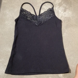 Ribstickat linne med spets  - Linne från Amisu🖤