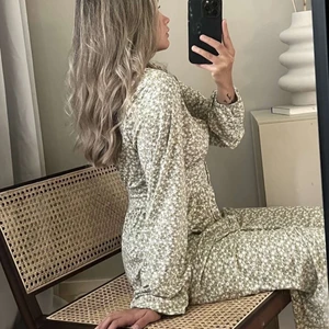 Oanvänd långklänning - Säljer denna drömmiga långklänning från bubbleroom, aldrig använd med lapparna kvar. Köpt för 499