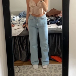 Jeans  - Jätte fina ljusblåa jeans som är perfekta nu till sommaren 
