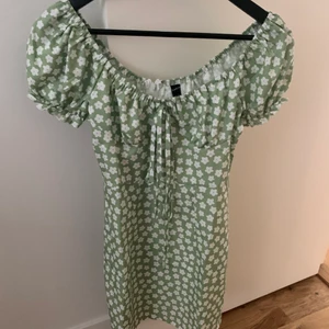 Klänning - Helt oanvänd, superfin klänning💕 i priset ingår frakt🤩