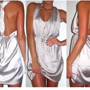 Kenzas acne klänning  - Unik klänning från acne (finns ej att köpa längre)   Flätad baktill med öppen rygg.  500 eller högst bjudande.