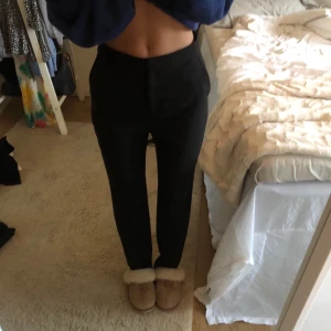 Kostymbyxor från Nakd prislapp kvar - Oanvända kostymbyxor från nakd med prislapp kvar. Fina och bekväma klassiska kostymbyxor!! 