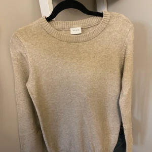 Stickad tröja - Stickad tröja från Vila i storlek S, aldrig använd! endast borttagen lapp. Nypris 280kr, mitt pris 200kr❤️