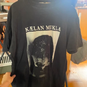 Kælan Mikla T-shirt - Kælan Mikla-merch i grymt skick!