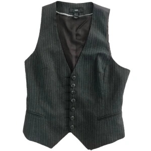 Kostymväst  - Ball kostymväst som går att spänna i ryggen! Stl 36/S🫶🧌 har du frågor tveka inte att dma! Möts upp i gbg annars står köparen för frakt