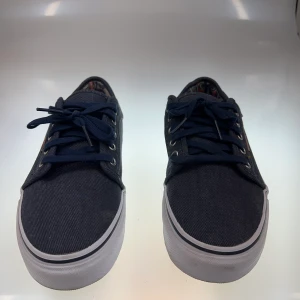 Vans skor - Ett par vans skor i storlek 44. Knappt använda.