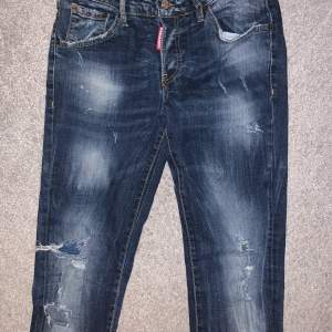 Dsquared2 jeans köpta i italien, använda mycket men fortfarande i bra skick