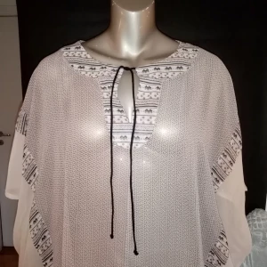 T-shirt  - Tunika från mango storlek s
