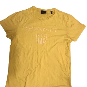 Gant T-shirt  - Gant T-shirt  Storlek s Pris 79kr  Fraktar eller möts upp i Gbg 