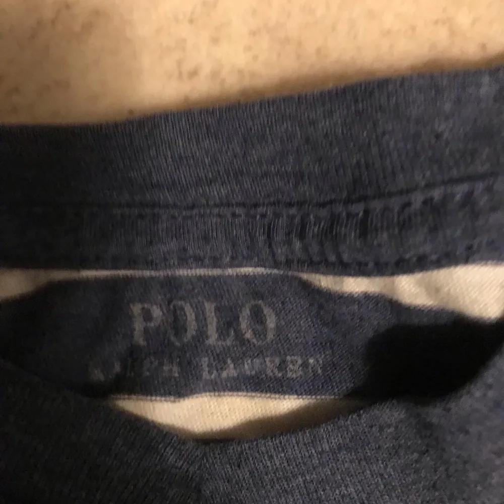 Polo T-shirt  Storlek xs  Pris 99kr Fraktar eller möts upp i Gbg . T-shirts.