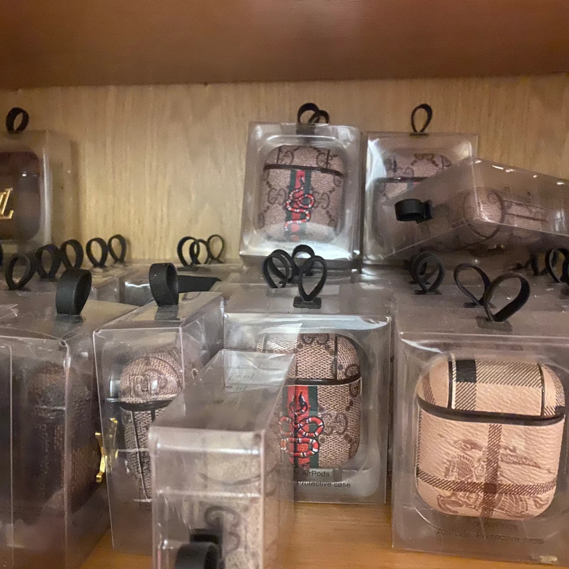 Small bussiness skal Airpods och mobil fodral  - 91