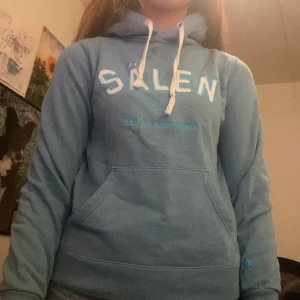 En vanlig sälen tröja! - En blå sälen tröja som har legat i min garderob rätt länge, har typ aldrig använt den!😇