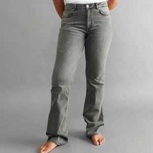 Gråa gina jeans  - frakt ingår inte i priset  kostar150kr