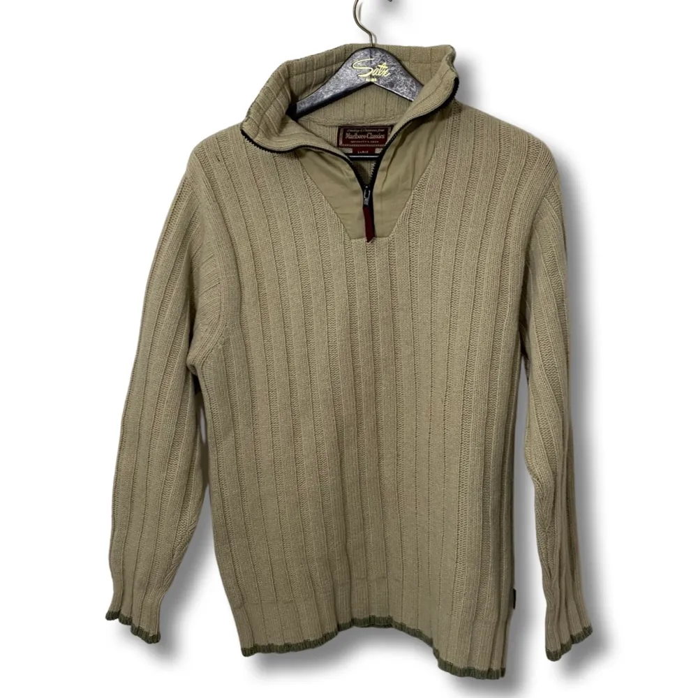 vintage marlboro zip-up sweatshirt. unik. storlek L. okej vintageskick.. Tröjor & Koftor.