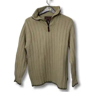 vintage marlboro zip-up sweatshirt. unik. storlek L. okej vintageskick.
