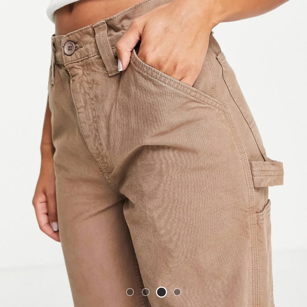 💞Säljer dessa helt nya cargo pants från asos, lapparna sitter kvar!!💞. Jeans & Byxor.