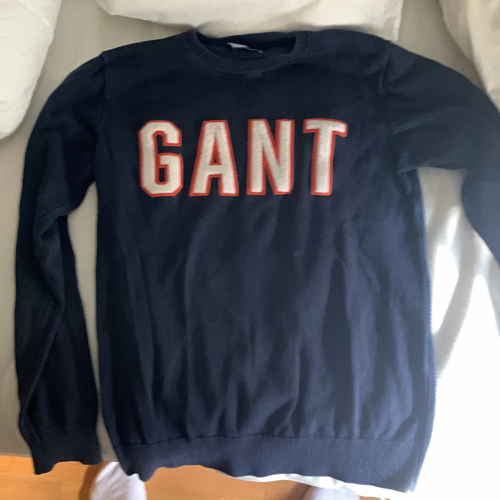 Säljer nu min Gant tröja pga att jag inte använder den! Den är använd kanske 3 gånger och är i skick 9/10. Pris kan diskuteras!. Tröjor & Koftor.