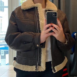 Skinnjacka - Helt ny jacka från bershka lappen sitter kvar!!
