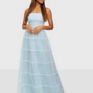 SÖKER DENNA KLÄNNING - Söker denna klänningen ifrån Nelly, deras märke true decadence. Storlek XS, S kan ev fungera. Betalar bra💜