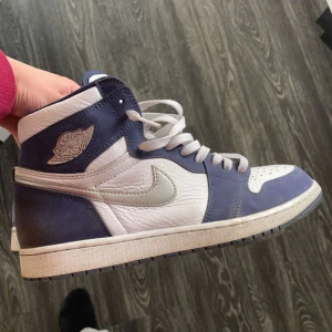 Strl 45, Cond 8/10, Kostar 3400  - Bra skick skriv för intresse