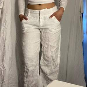 Linnebyxor  - Vita linnebyxor från Kappahl, super skick🤩😽
