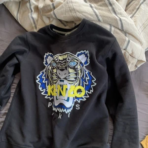 Kenzo storlek S - Säljer av gamla kläder jag ej använder längre, storlek S å bra cond på den.